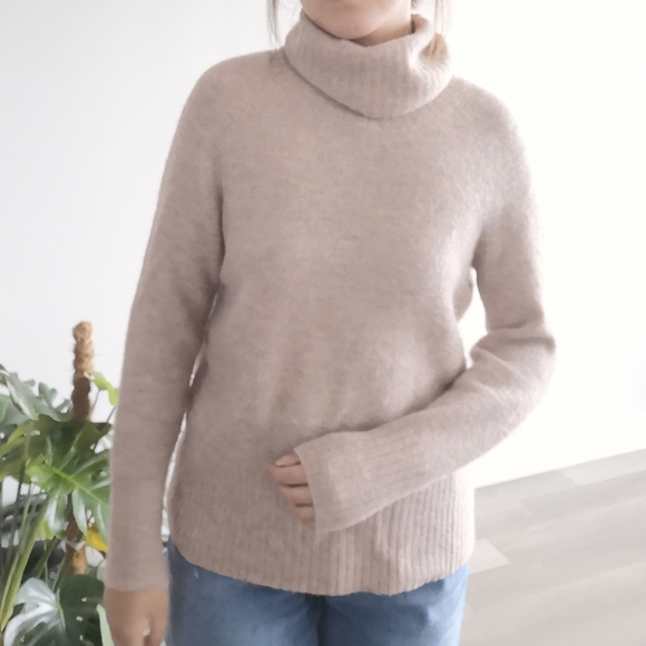 Aritzia Babaton sweater - Picture 7 of 8
